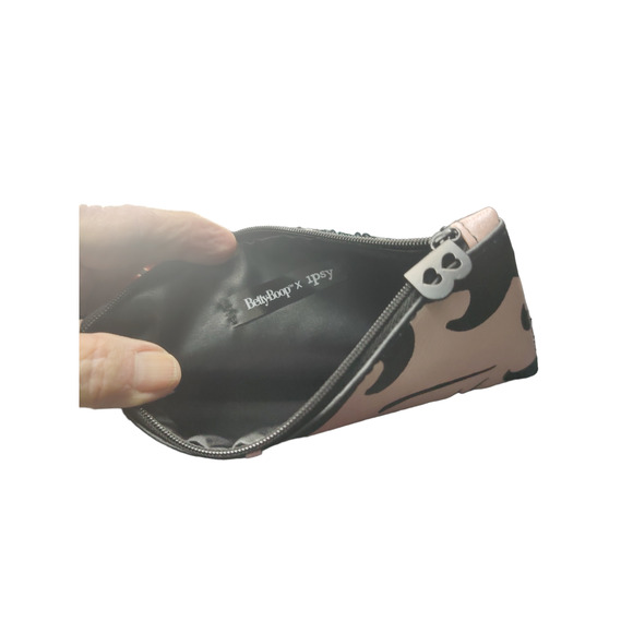 Black imitation leather over shoulder adjustable straps/ Betty Boop makeup bag - Picture 3 of 6